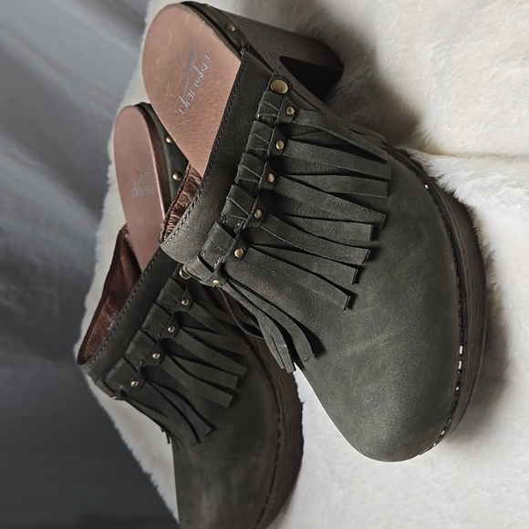 Dansko Green Sueded Fringed Clogs Size 39/ US 8.5/9 - Picture 2 of 8